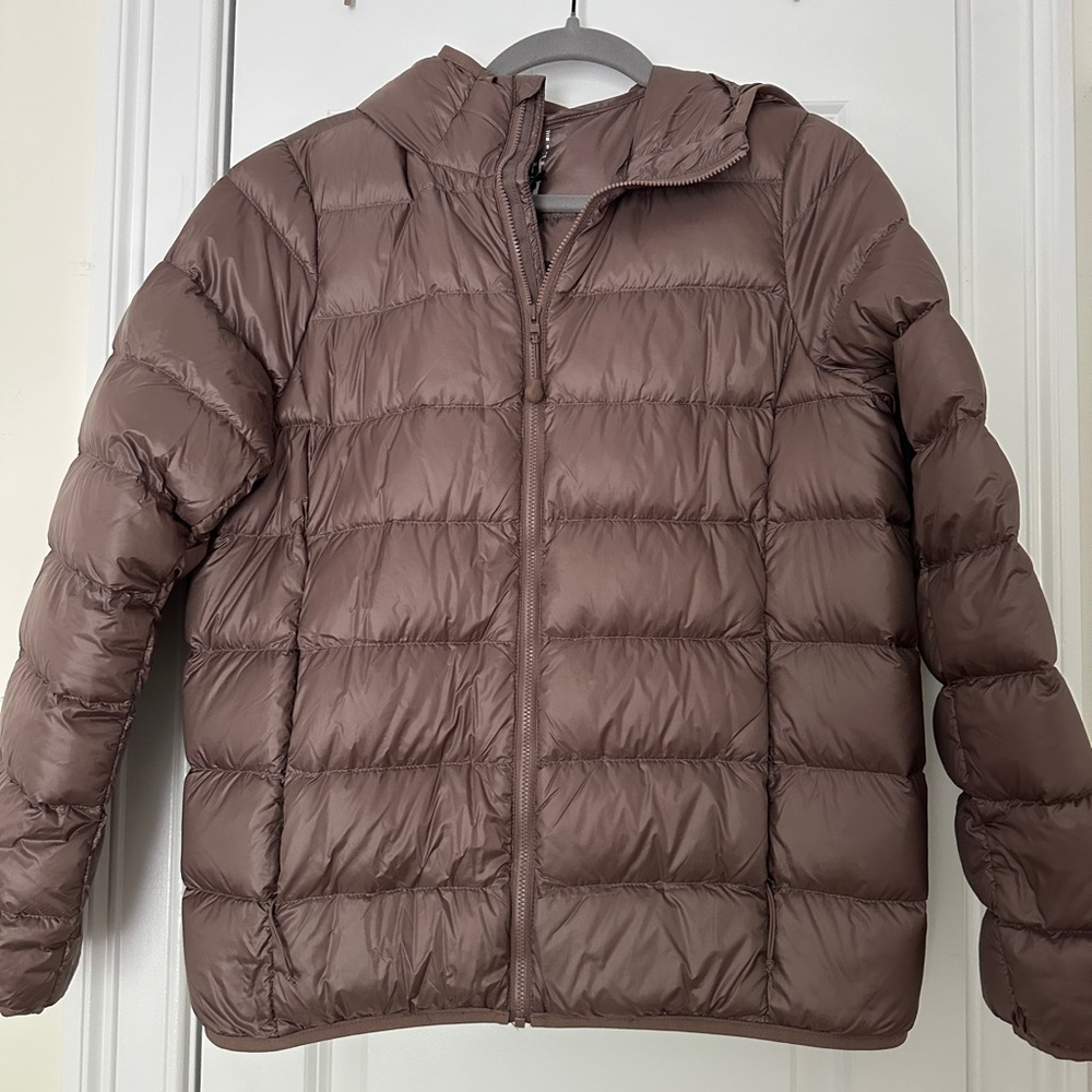 NWT Aritzia Puffer Jacket with Hood